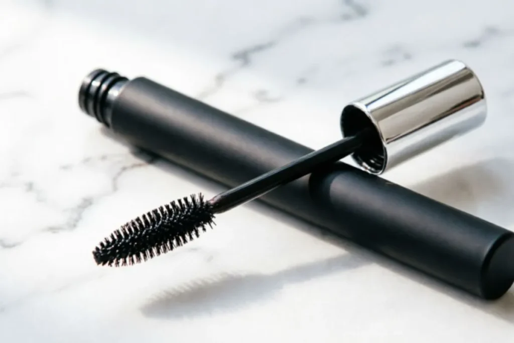 Choose Clinique High Impact Mascara